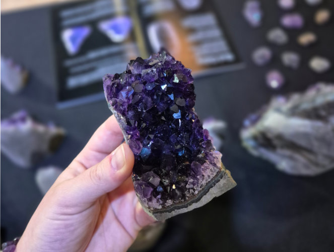 Äkta ametist kluster av högsta kvalitet från layo